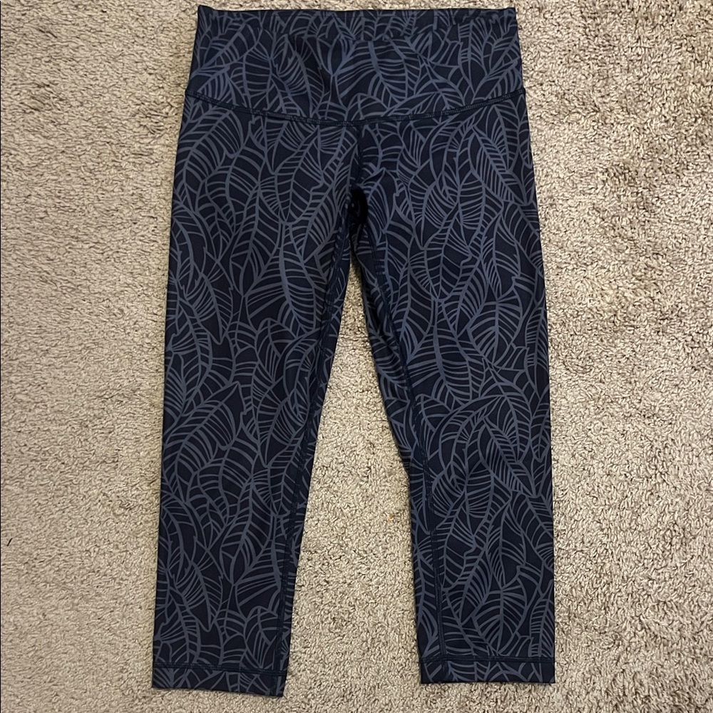 Lululemon Athletica Black Leaf Pattern Leggings - image 1